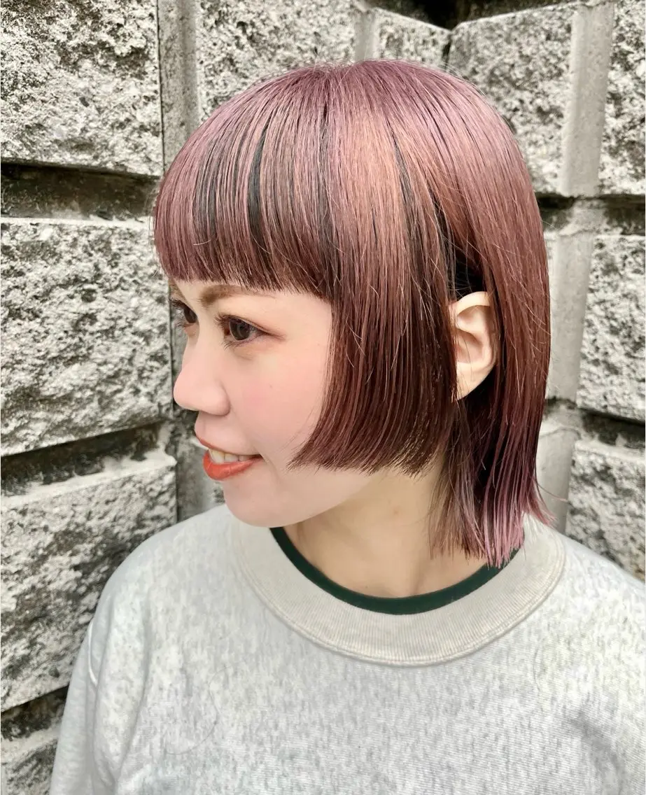 ミディアム カラー ベージュカラー ピンクカラー ピンクベージュ デザインカット 姫カット ヘアカラー 派手髪デザインカラー ヒロカのヘアスタイル