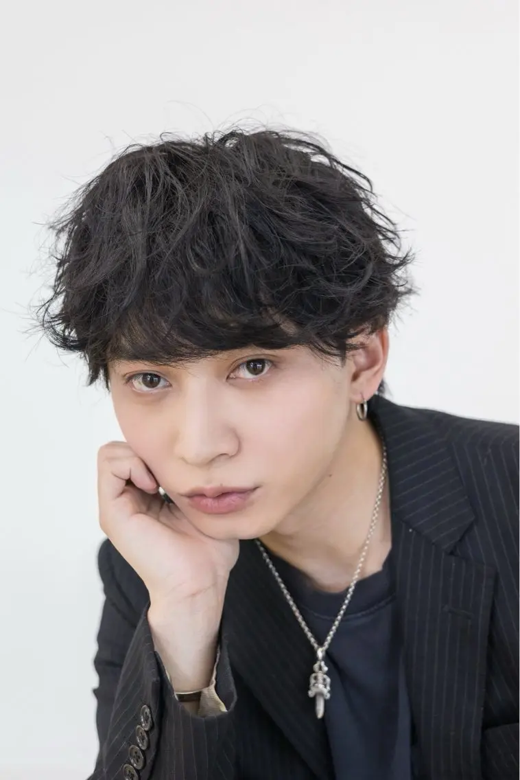 ショート カラー パーマ メンズ カット パーマ 【シャドウパーマ センターパート】義心のヘアスタイル