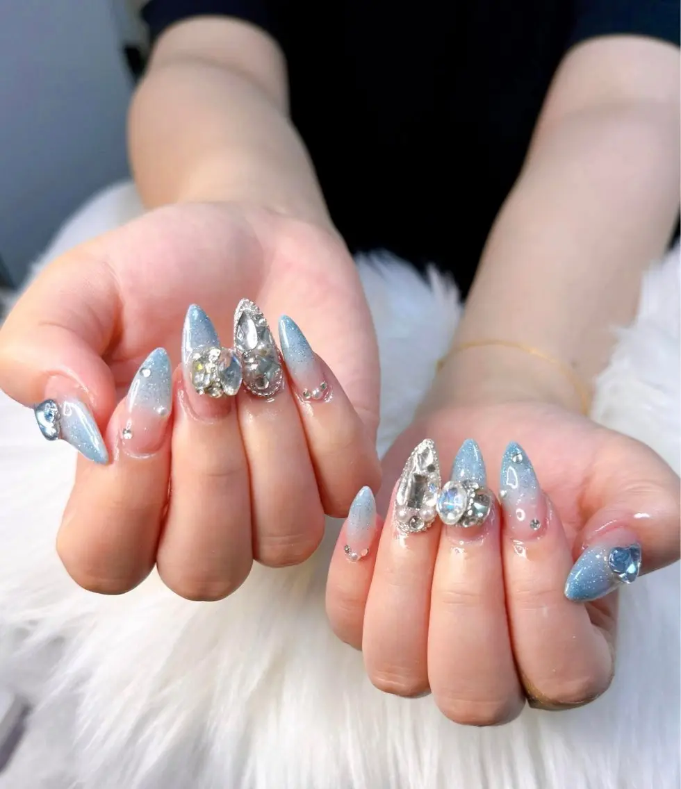 ネイル 長さ出し フットネイル フレンチネイル グラデーション 韓国ネイル Lee _nailのネイルデザイン