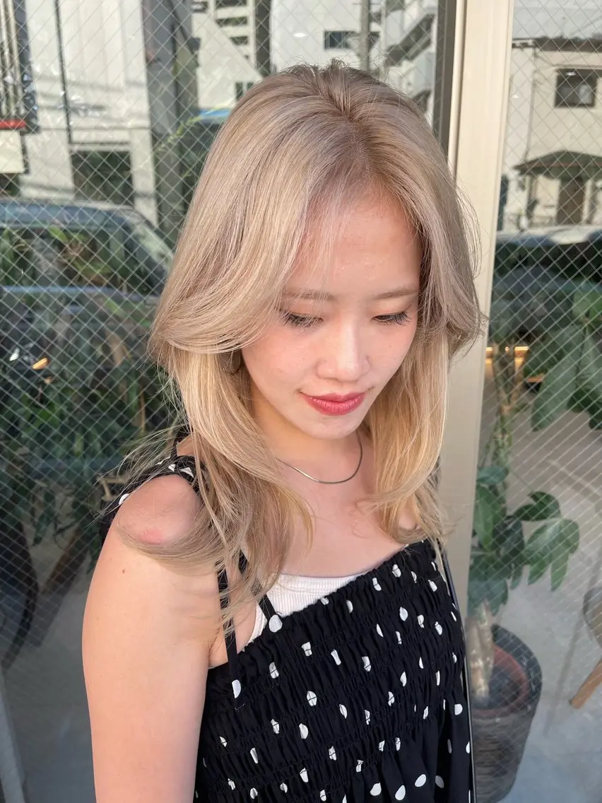 ミディアム カラー ベージュカラー ブリーチ ミルクティーベージュ ヘアカラー トリートメント ヘアセット 🩵ボブ/レイヤー /髪質改善🩵のヘアスタイル
