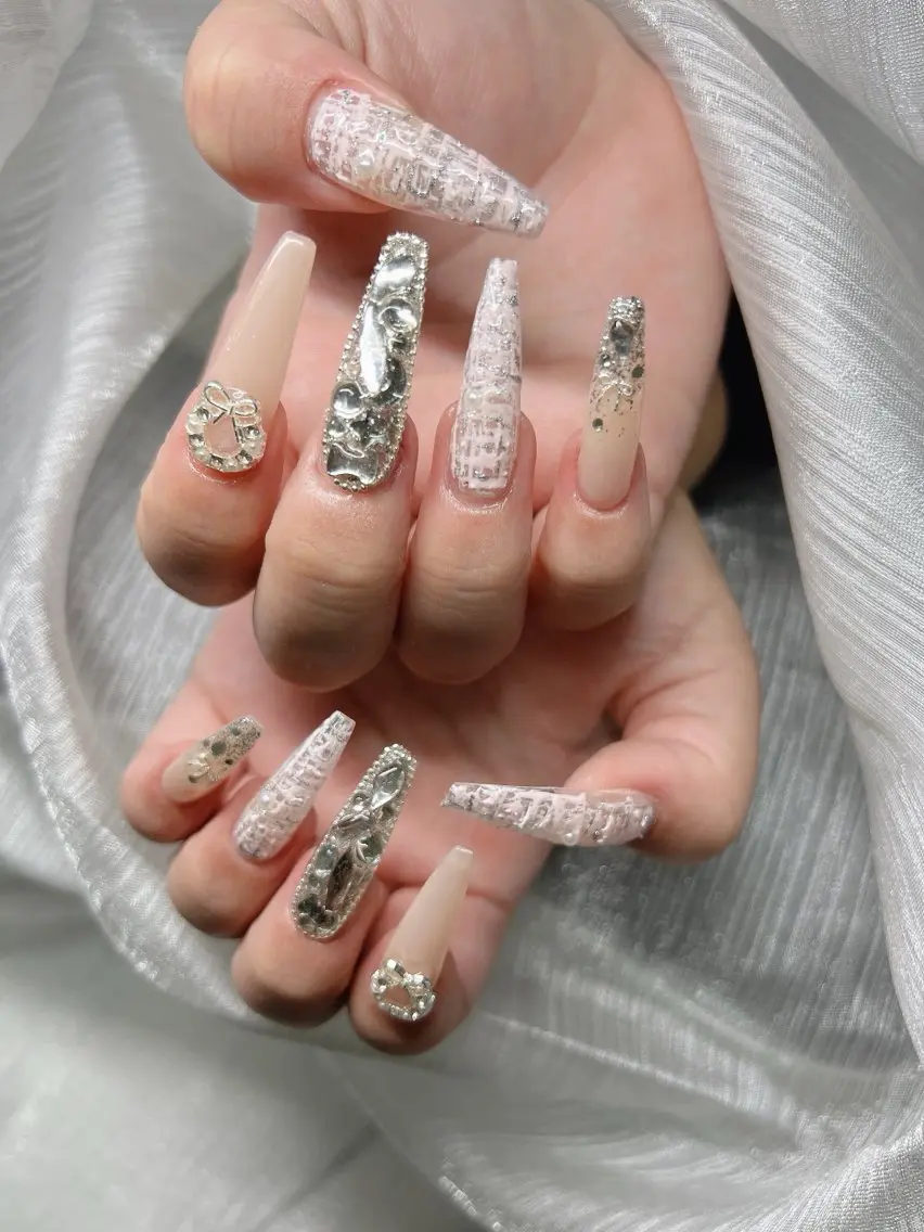 ネイル オーロラネイル チークネイル 長さ出し フットネイル フレンチネイル ハンドネイル Lee Nailsのネイルデザイン