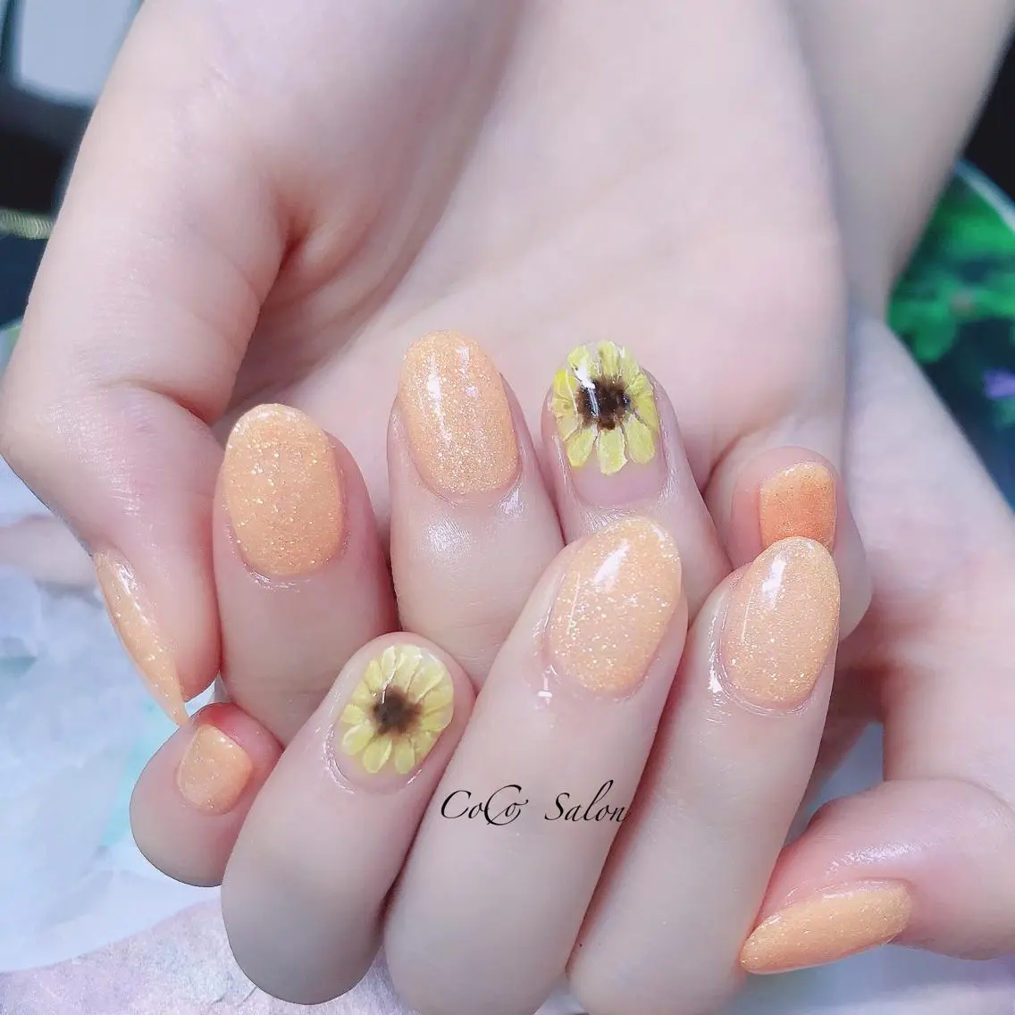 ネイル 長さ出し フラワーネイル ジェルネイル キラキラネイル ラメ(グリッター) ハンドネイル CoCoSalon ネイル/まつ毛予約のネイルデザイン