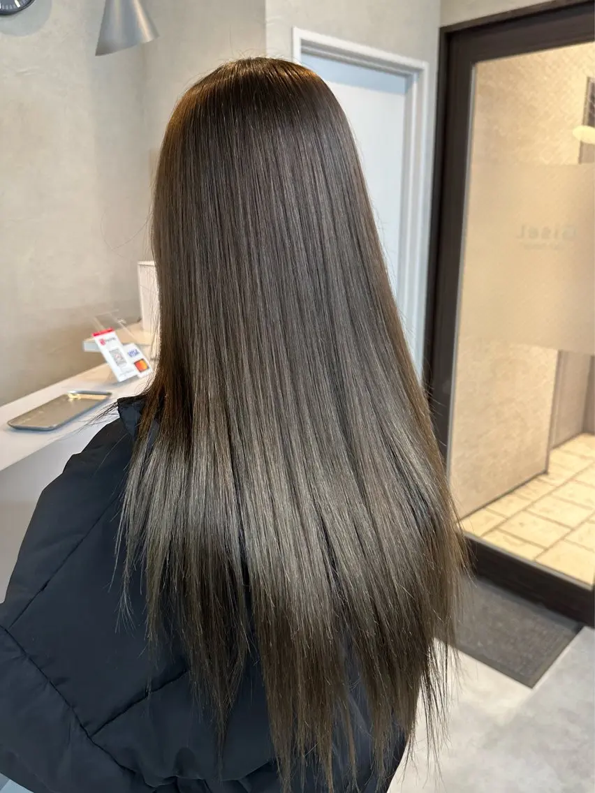 ロング カラー グレージュ オリーブグレージュ オリーブグレー りおん レイヤー/ベージュのヘアスタイル