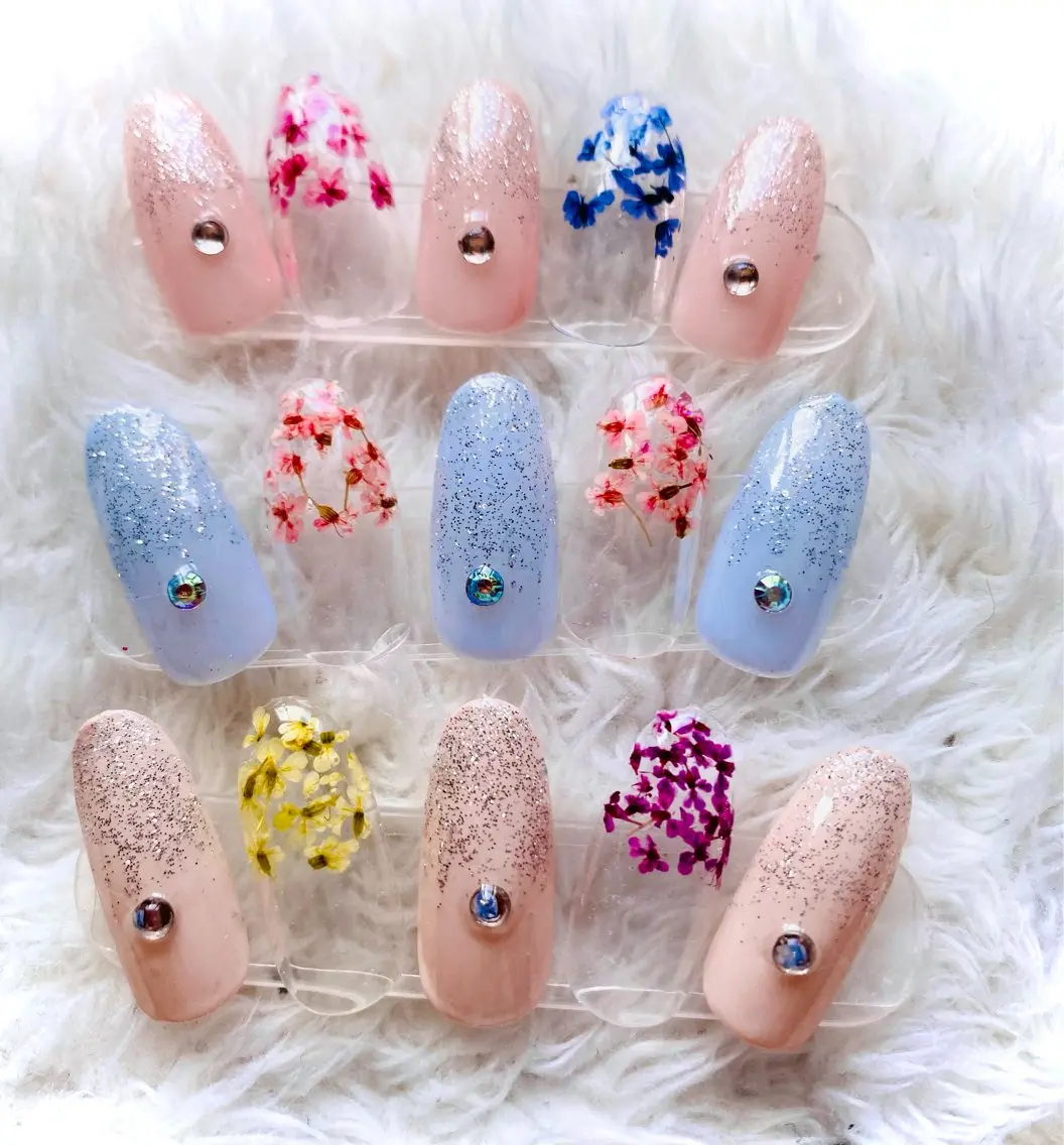 押し花ネイル💅❤️オフあり、甘皮ケア付の写真