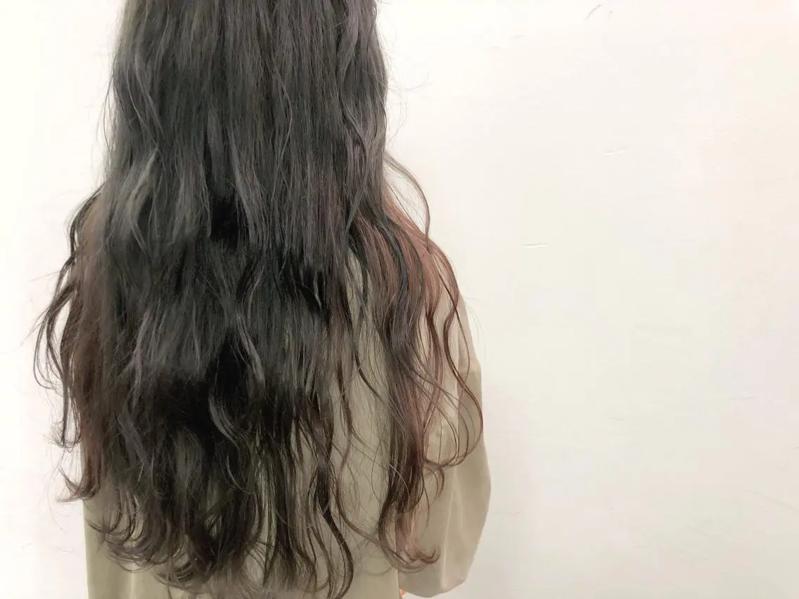セミロング カラー グレージュ ハイライトカラー インナーカラー オレンジ ハイライト メンズ レイヤー ウルフ 弓木啓輔のヘアスタイル