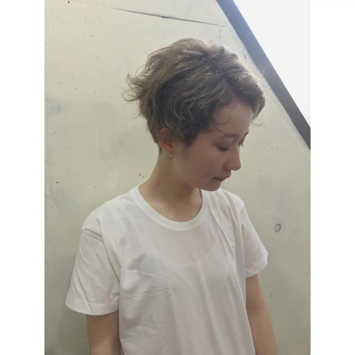 ショート カラー ベージュカラー ブリーチ ショートヘア マエダ　カズエ🫶 coronahairのヘアスタイル