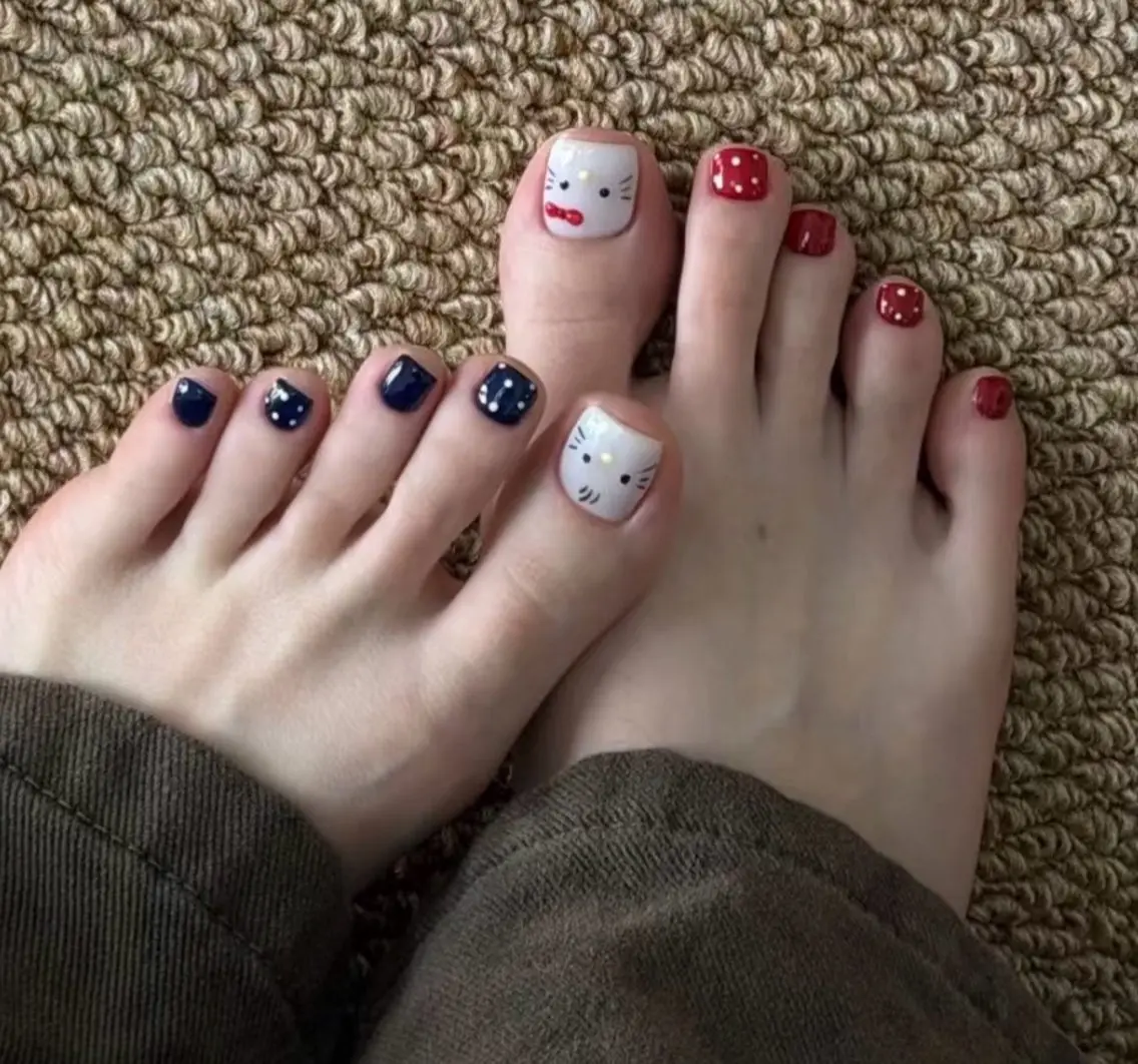ネイル 桜ネイル フットネイル フレンチネイル グラデーション 氷ネイル・うるうるネイル フットネイル Lynn_ Nailのネイルデザイン