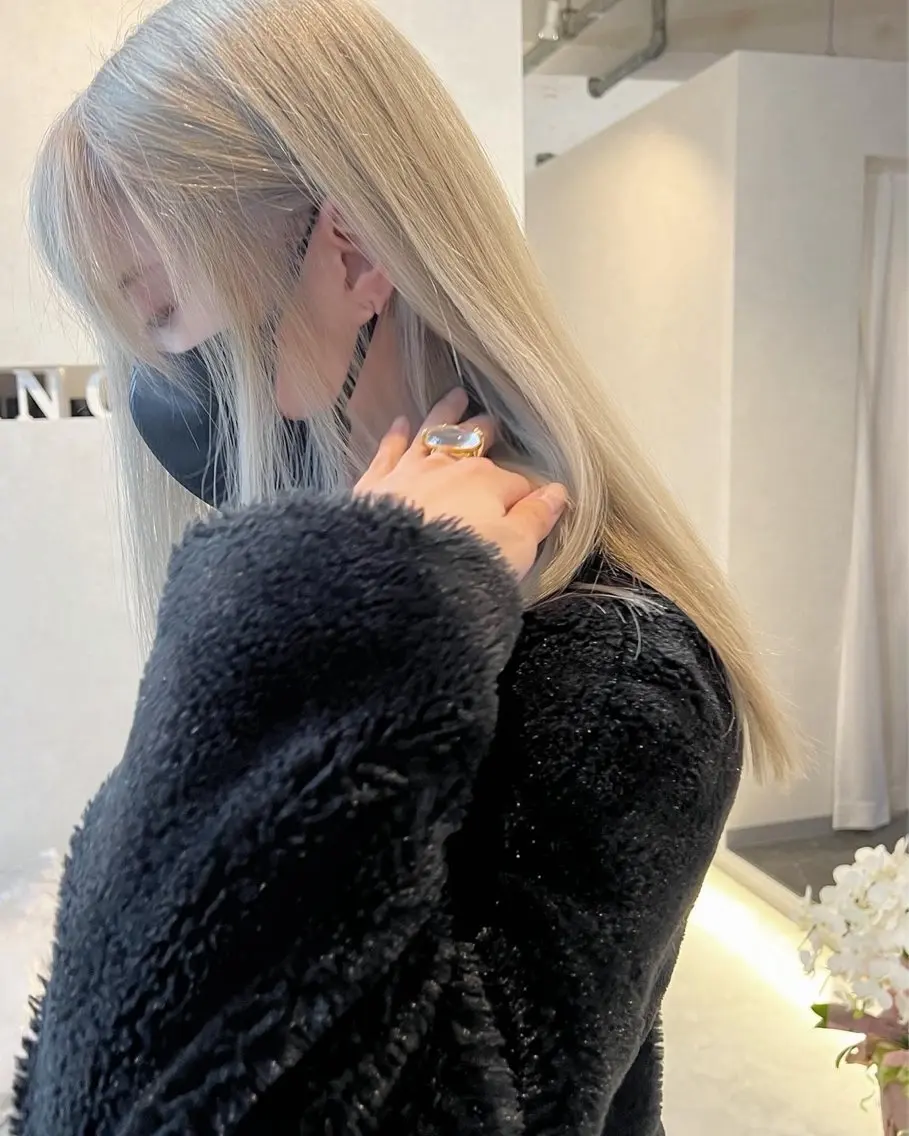 カラー 巣山 友莉のヘアスタイル