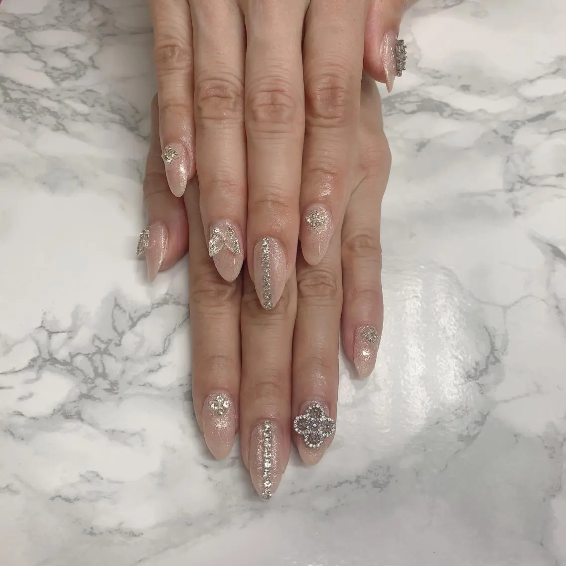 ネイル ハンドネイル はな💎ネイル ワンホン、長さ出しのネイルデザイン