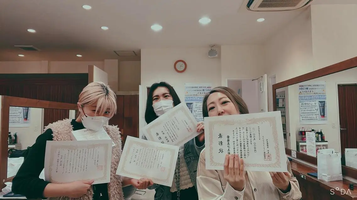 ショート カラー ダブルカラー ハイライトカラー インナーカラー ハイライト 髪質改善 justbeauty CiNQのヘアスタイル