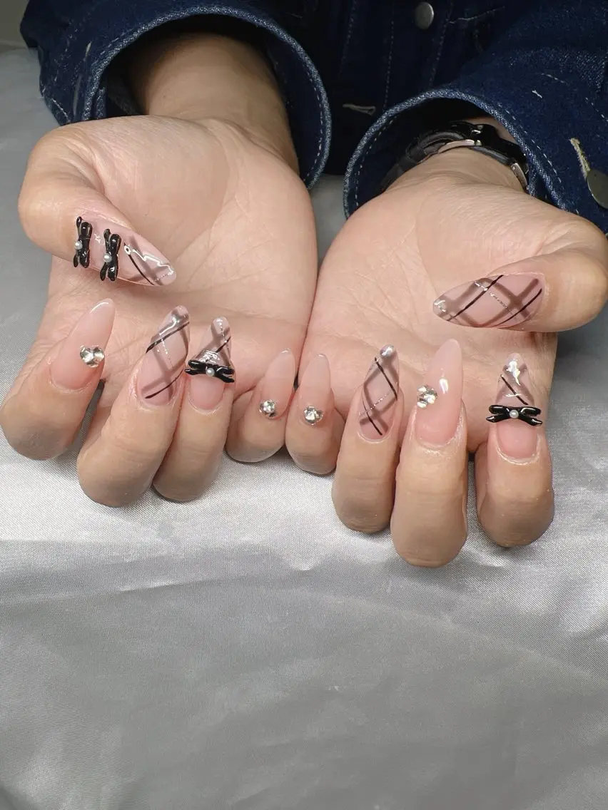 ネイル 長さ出し グラデーション 卒業式 キラキラネイル マグネットネイル Lee Nailsのネイルデザイン
