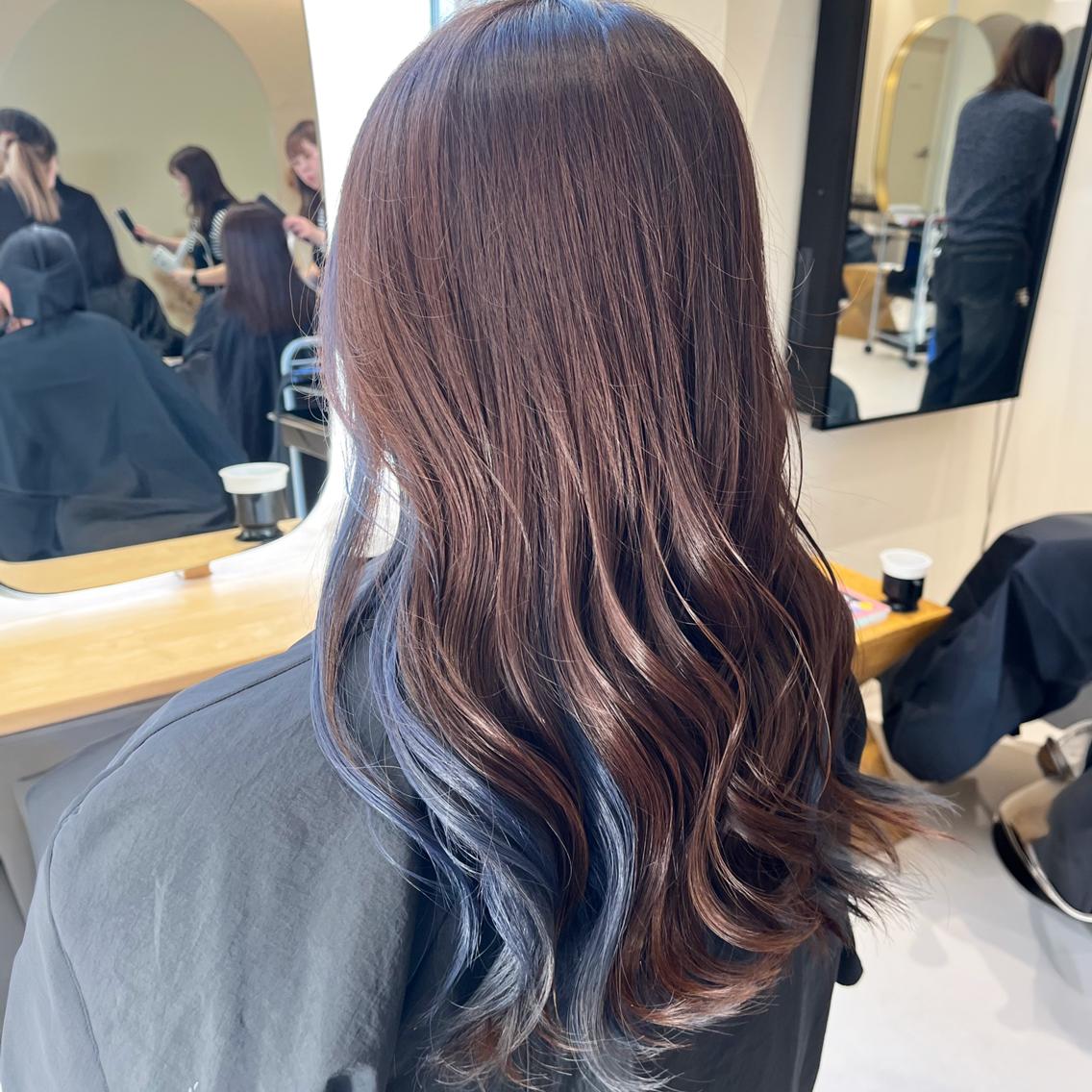 ロング カット ヘアカラー トリートメント 村岡春陽💙ブリーチ カラー/推しカラーのヘアスタイル