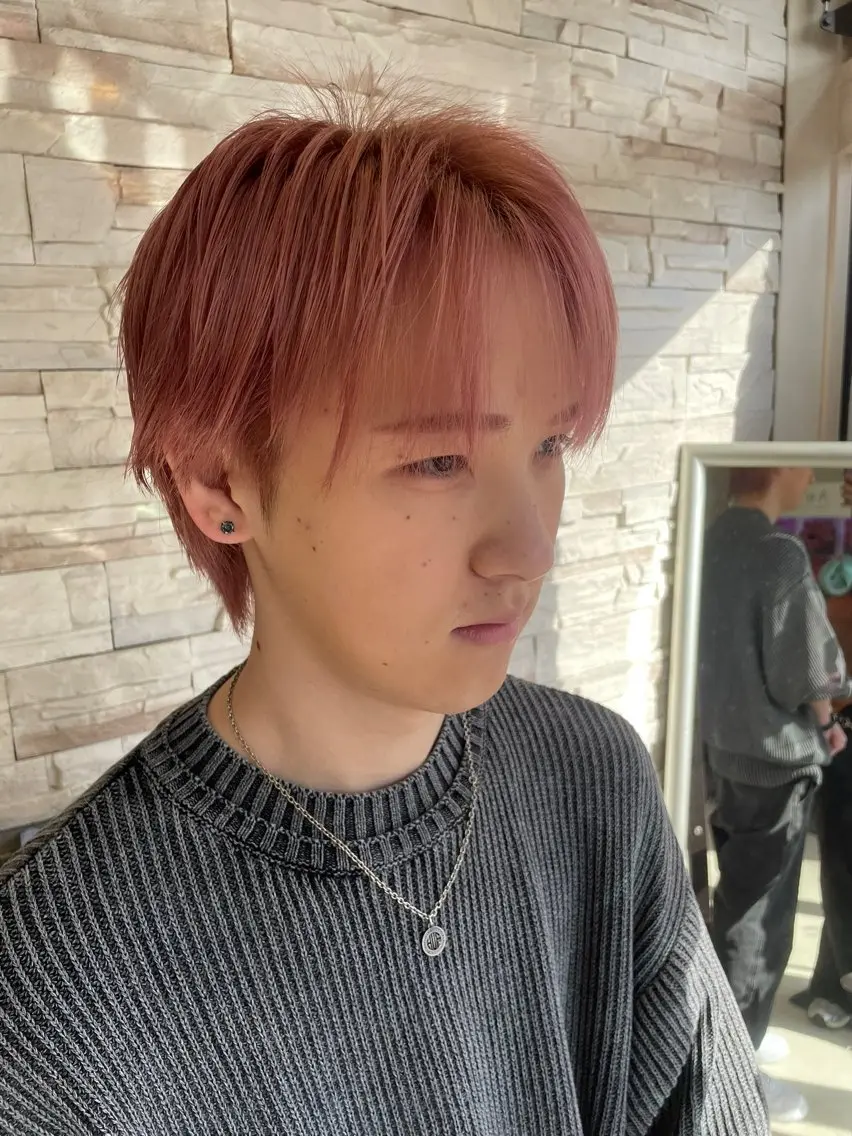 カラー メンズ メンズブリーチ ベージュカラー ブリーチ ピンクカラー ピンクベージュ 川端 萌那のヘアスタイル