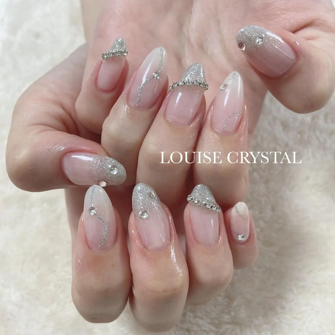ネイル ハンドネイル LOUISE CRYSTALのネイルデザイン