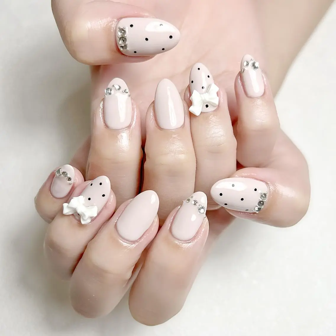 ネイル ドット ガーリー キラキラネイル ワンカラーネイル リボン rouse nail RISATOのネイルデザイン