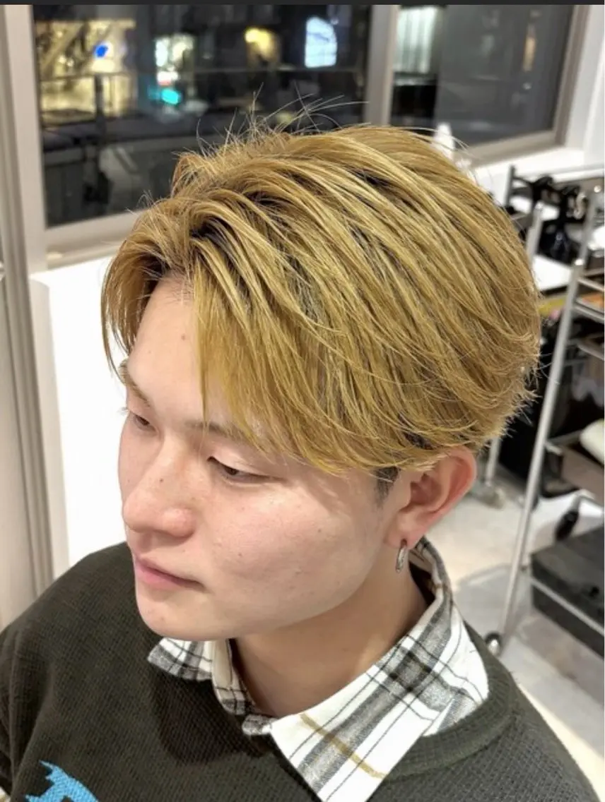 パーマ メンズ メンズブリーチ センターパート メンズハイトーン カルマパーマ メンズ韓国風 カット ヘアカラー 似合わせメンズカット ブリーチ/ウルフ/栄のヘアスタイル