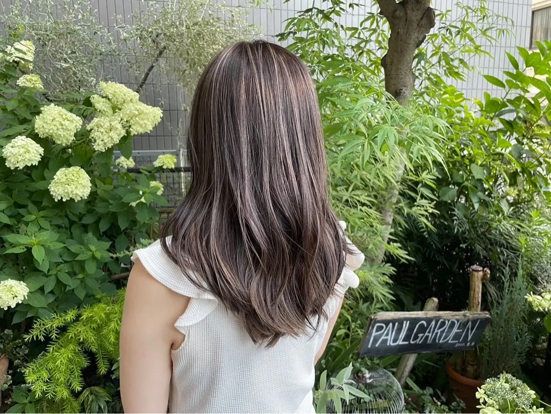 ロング カラー ヒナ/レイヤーカット 艶感ワンカラーのヘアスタイル
