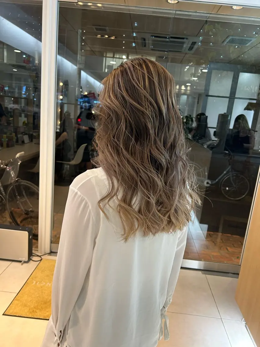 ロング カラー ヘアカラー 🍀透明感抜群🍀/ ハイトーンカラーのヘアスタイル