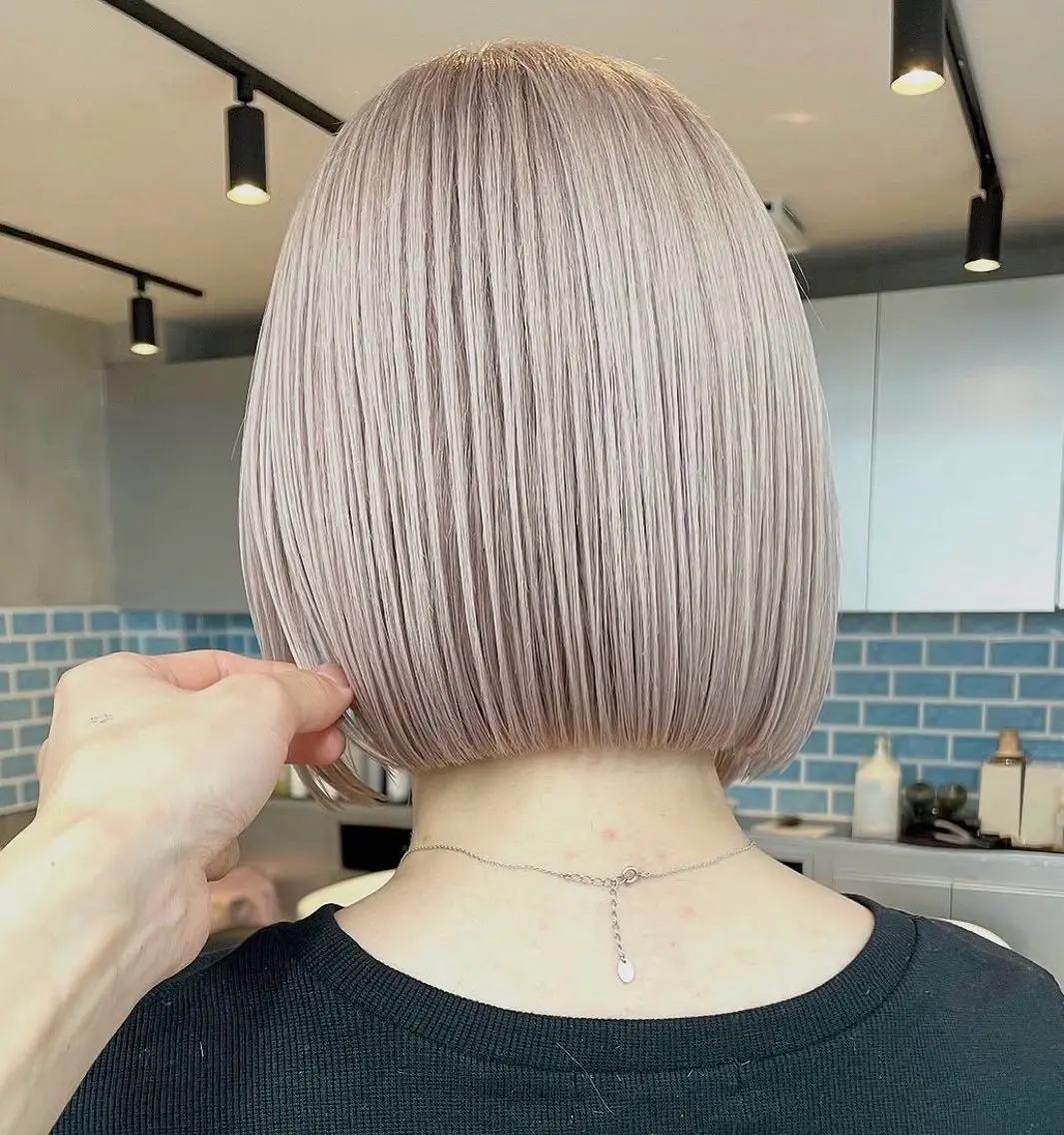 ショート カラー 切りっぱなしボブ ベージュカラー ブロンド ブロンドベージュ ハイトーンカラー カット ヘアカラー トリートメント 360°キレイなボブ /ミヤノのヘアスタイル