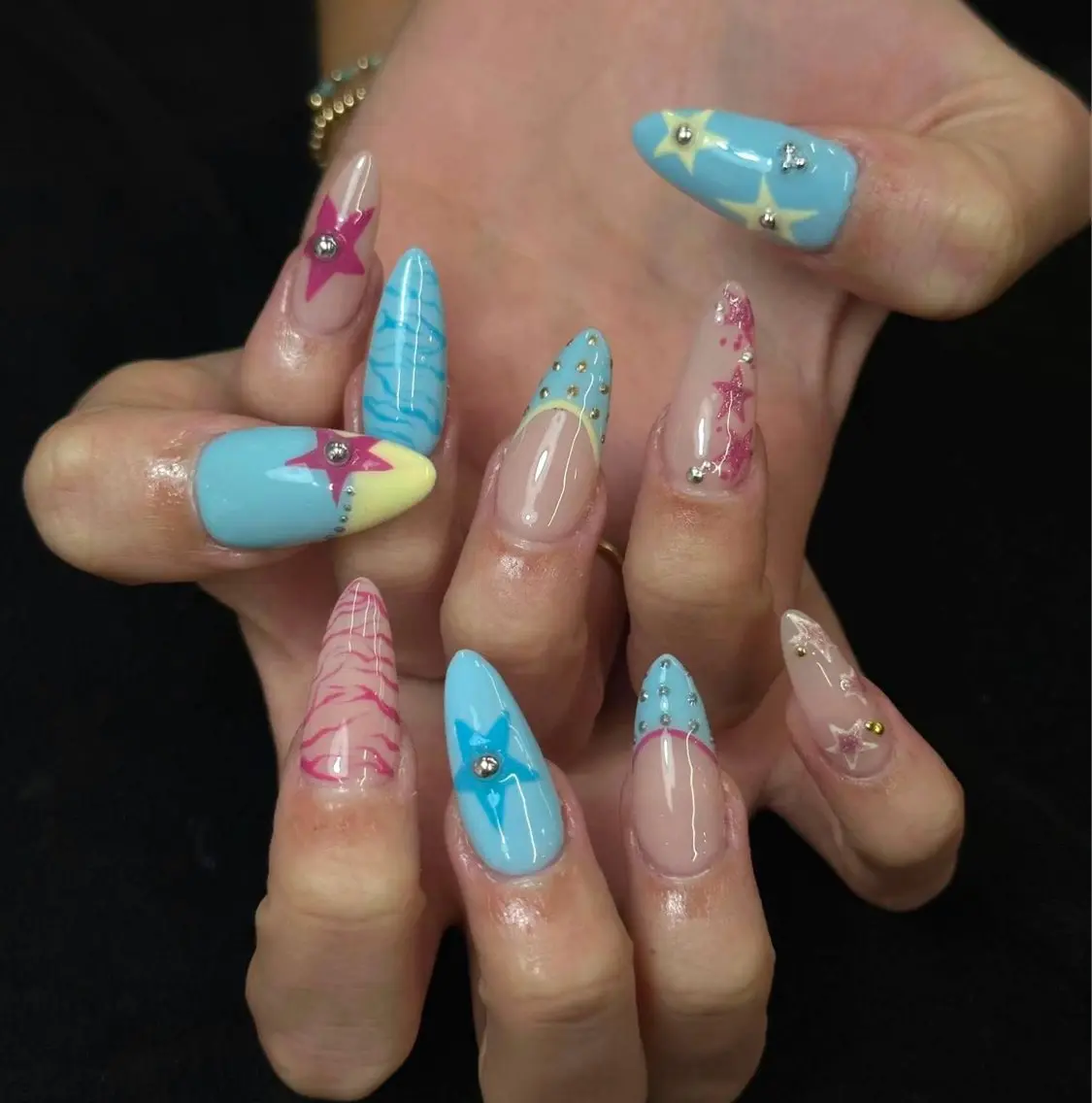 ネイル ブルー クリアネイル 韓国ネイル ロングネイル 持ち込み Iconic Nailのネイルデザイン