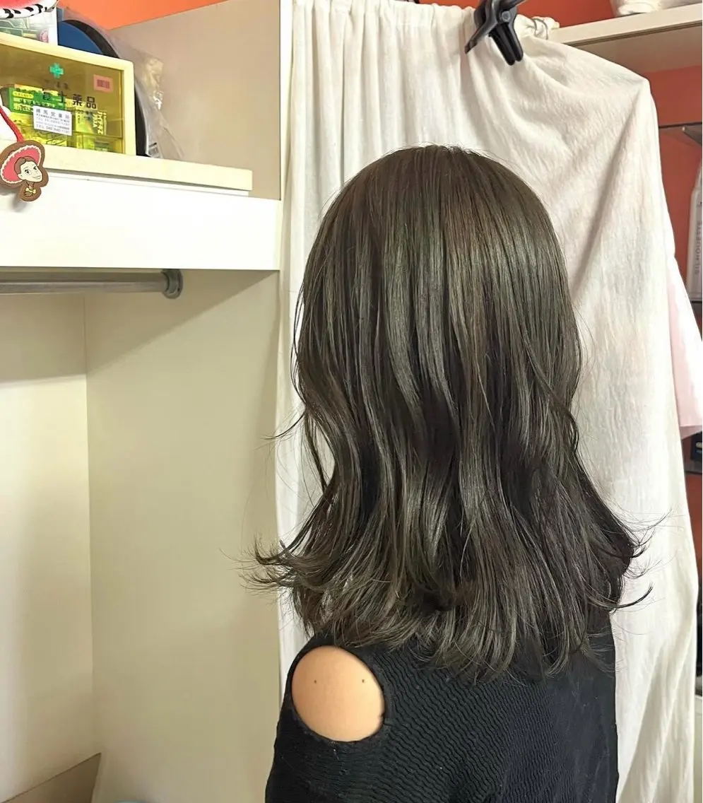 ミディアム カラー ブリーチ 透明感カラー 小林 かんなのヘアスタイル