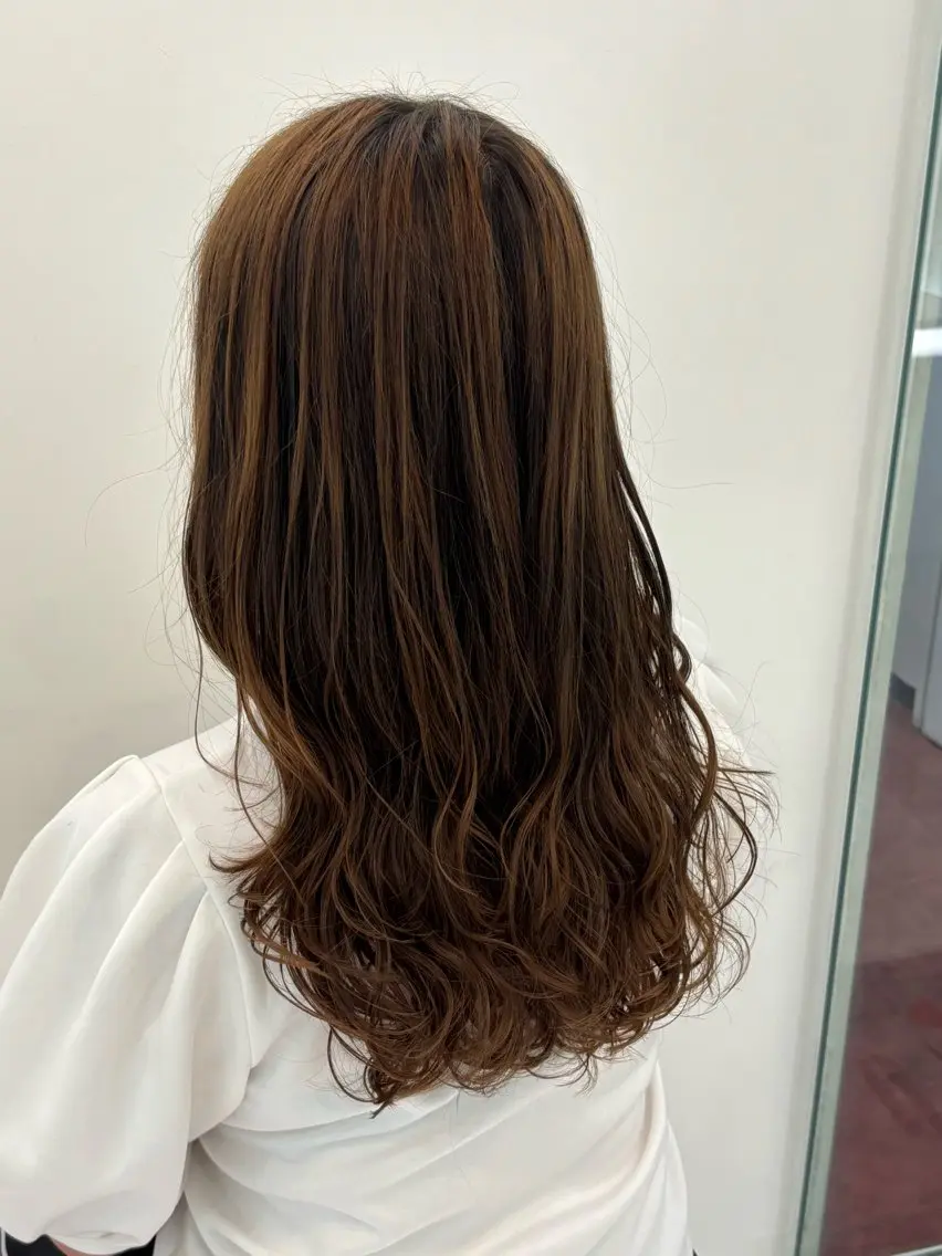 ロング パーマ ロング デジタルパーマ ニュアンスパーマ カット パーマ トリートメント コテ巻き風パーマ 藤澤　知彌のヘアスタイル
