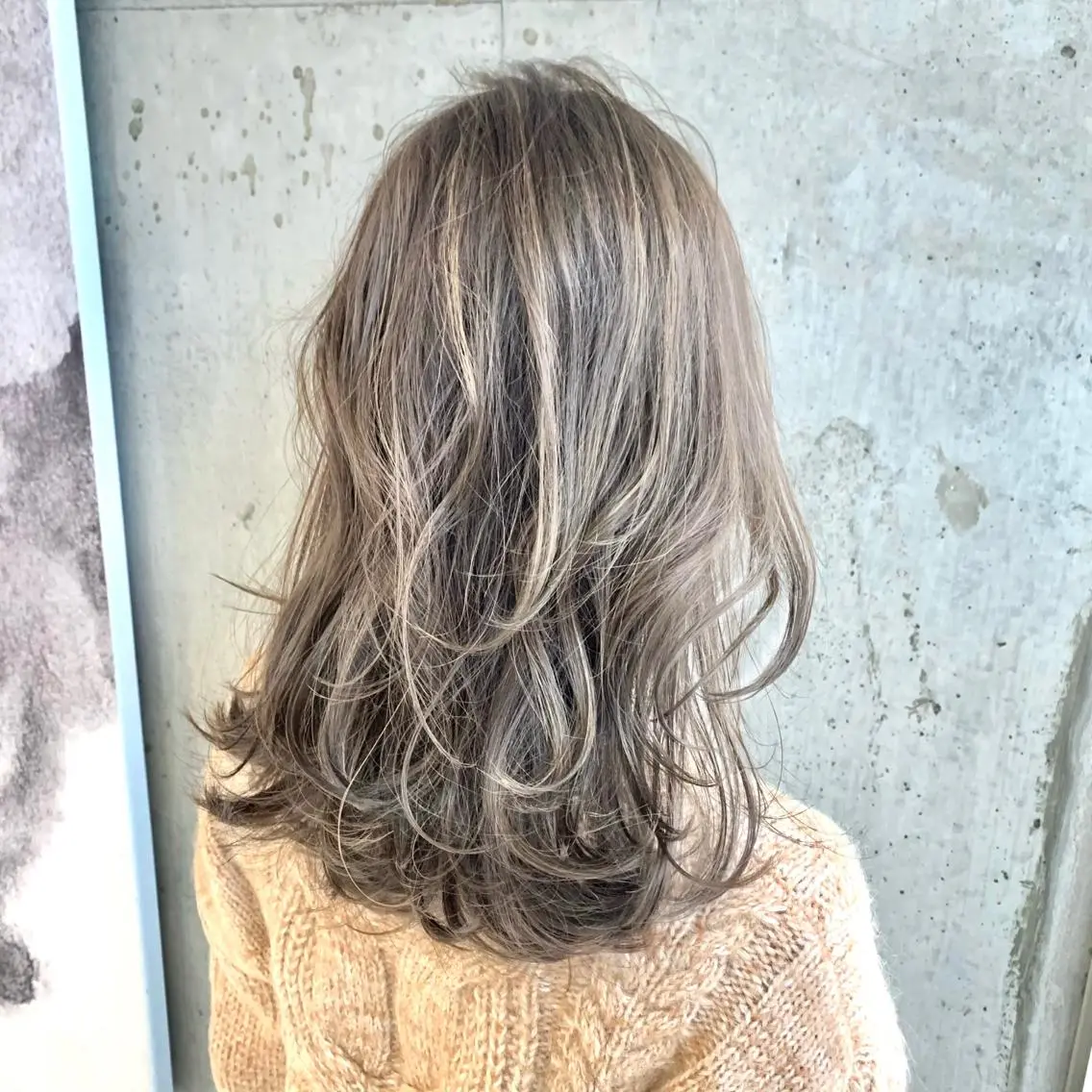 ミディアム アッシュ 外国人風カラー ハイライト 髪質改善 韓国風ヘア カット ヘアカラー Lino by hoNuaのヘアスタイル