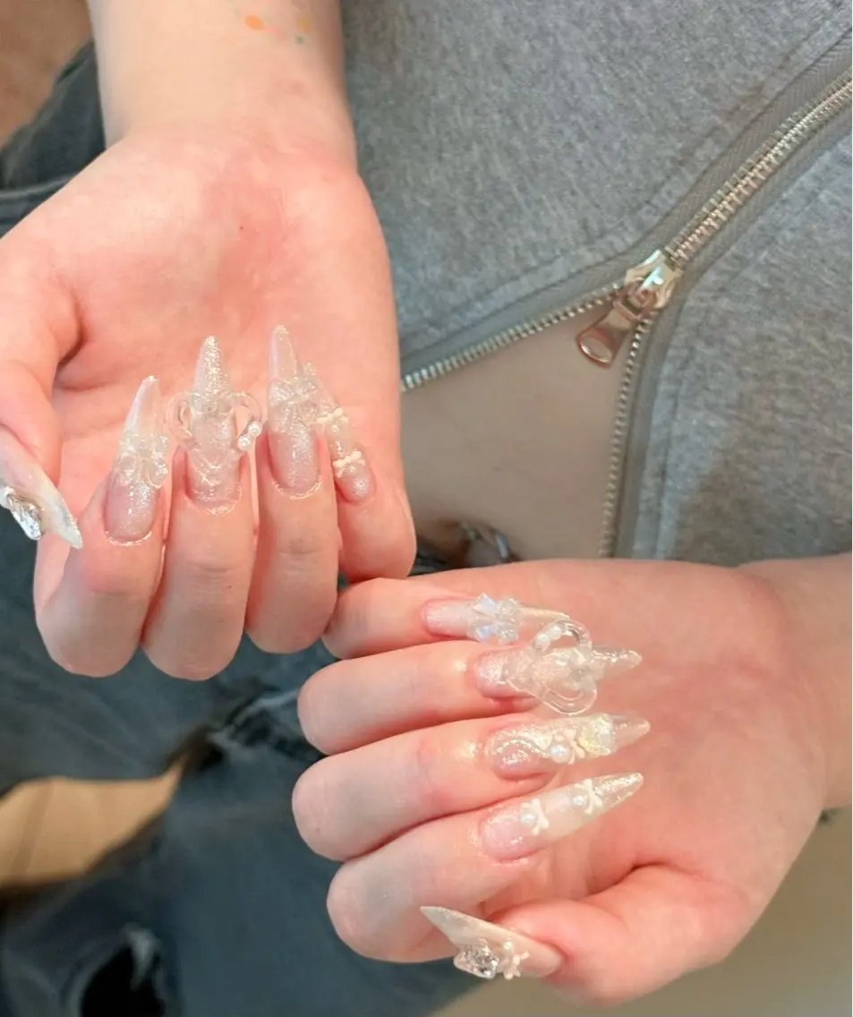 ネイル ガーリー ハート リボン ハンドネイル 小 雨のネイルデザイン