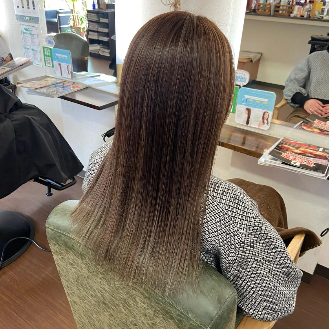 セミロング カラー カット ヘアカラー トリートメント 💜推しインナー カラー/菊池柊真💜のヘアスタイル