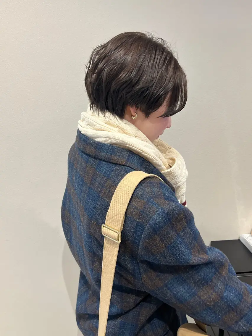 ショート カラー ベージュカラー オリーブベージュ カット ヘアカラー トリートメント THINK SHOP sakiのヘアスタイル