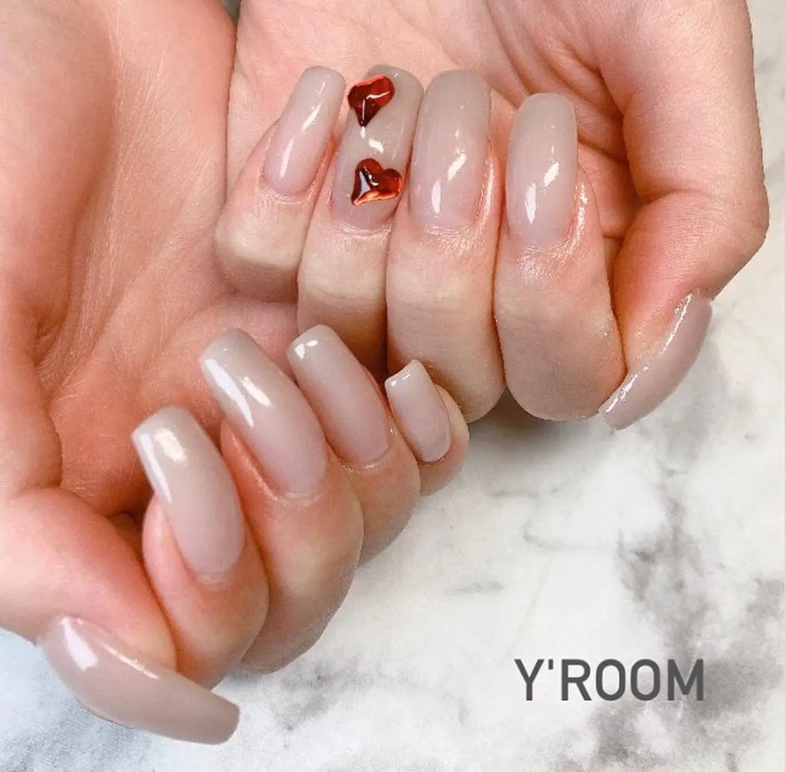 ネイル オーロラネイル フラッシュネイル フットネイル ジェルネイル 氷ネイル・うるうるネイル ハンドネイル YUKA （ネイリスト）のネイルデザイン