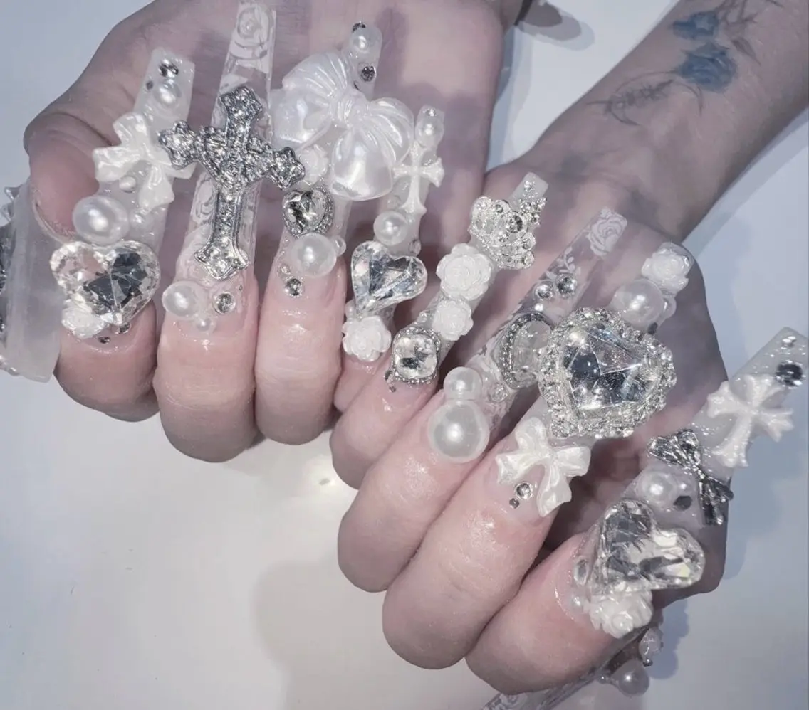 ネイル チークネイル ドット フットネイル フレンチネイル グラデーション ハンドネイル ハンドケア Nihonthy Nail 新宿のネイルデザイン