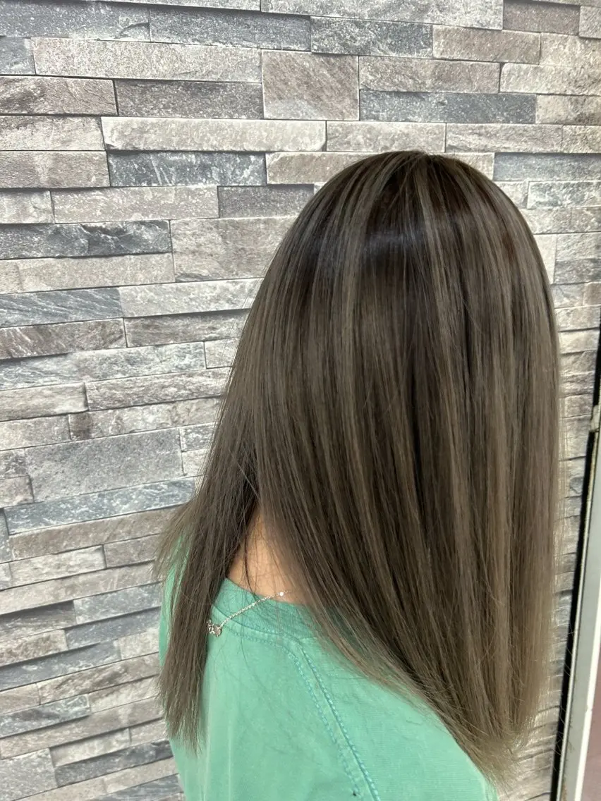 ロング カラー ハイトーン Arphyのヘアスタイル
