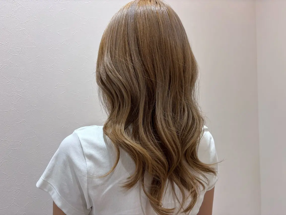 セミロング カラー ベージュカラー ミルクティーベージュ かわにし ゆきのヘアスタイル