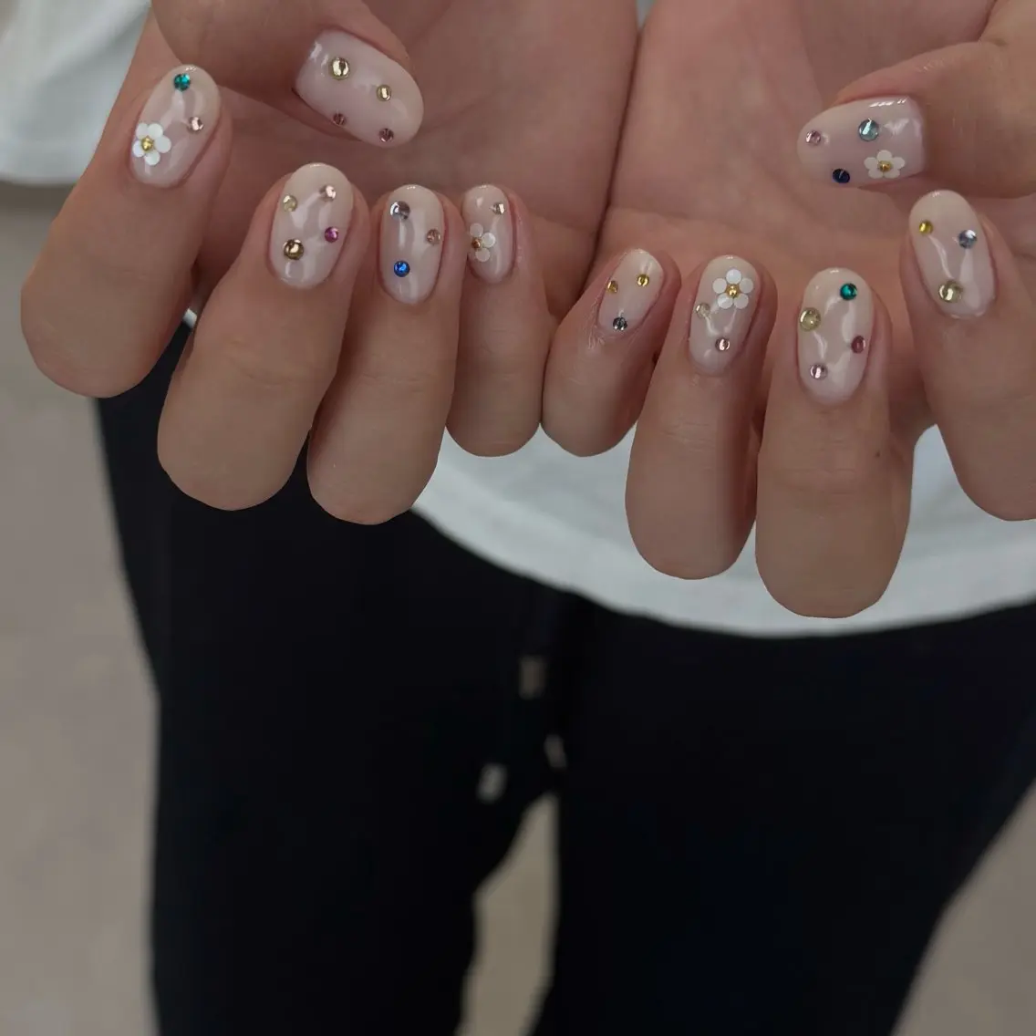 ネイル フラワーネイル キラキラネイル ショートネイル ハンドネイル s_ nail8のネイルデザイン