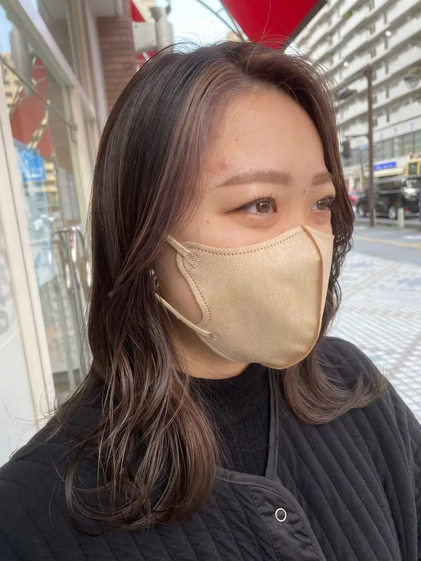ミディアム カラー ミストバング フェイスフレーミング カット ヘアカラー Amour なぐらのヘアスタイル