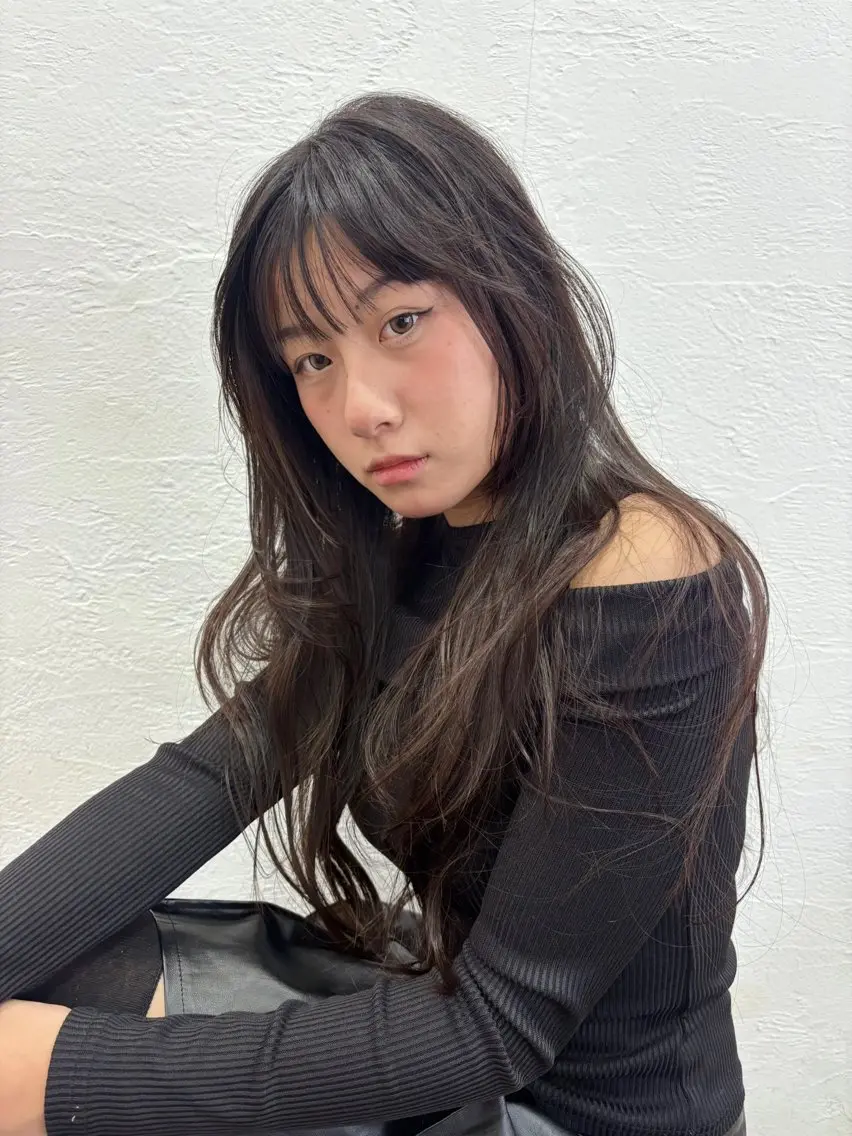 ロング fio マナミのヘアスタイル