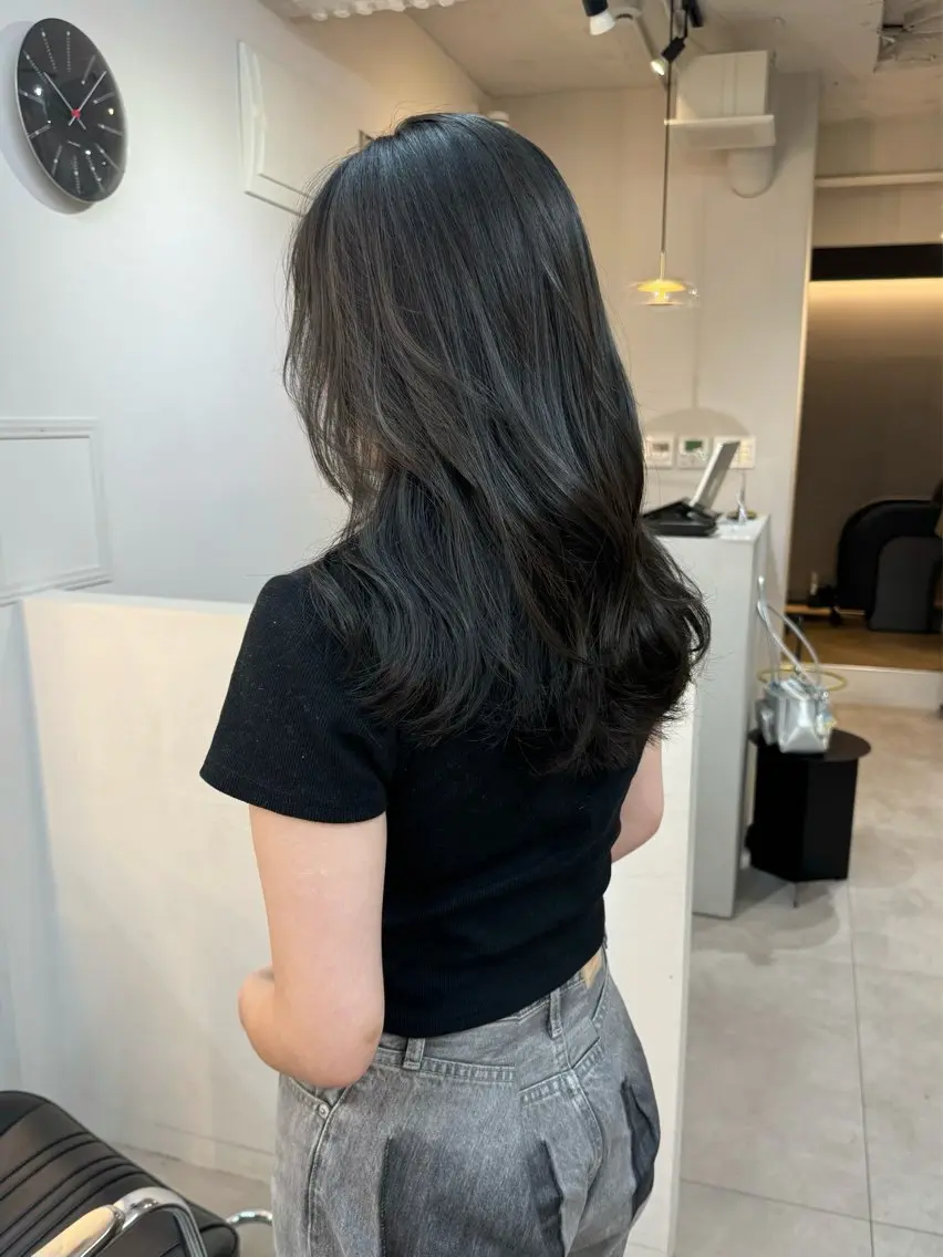 ミディアム カラー shiro.kobe 森彩華のヘアスタイル