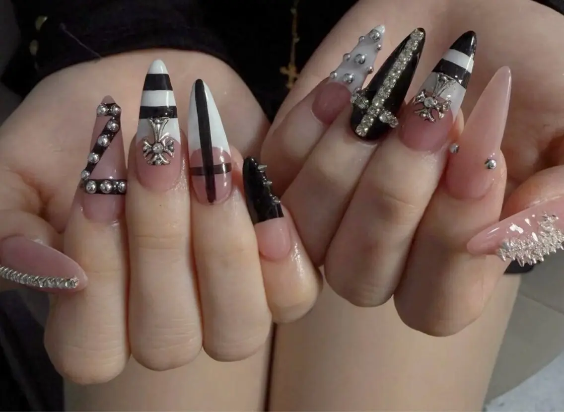 ネイル アートネイル ボルドー フレンチネイル ジェルネイル 氷ネイル・うるうるネイル ハンドネイル Julie NailSalonのネイルデザイン
