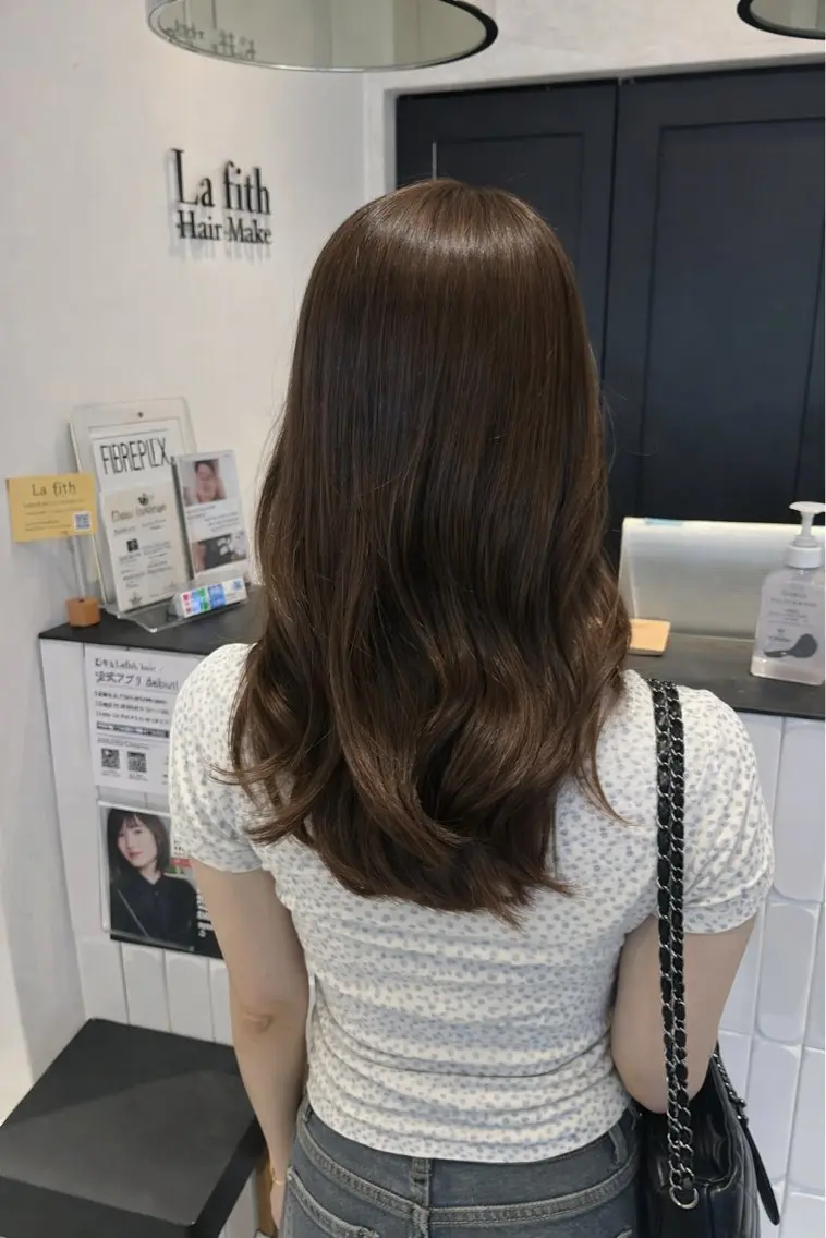 ミディアム アッシュ カット ヘアカラー 🫧MOMO おおたかの森🎀のヘアスタイル