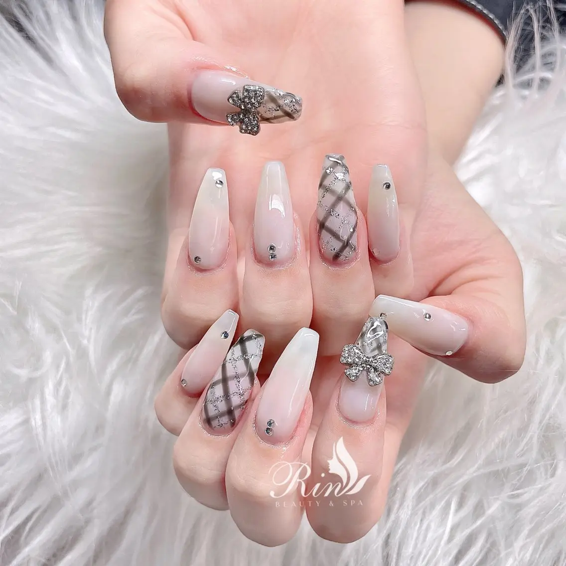 ネイル アートネイル 長さ出し ガーリー 韓国ネイル 持ち込み Rin Nail 新大久保店のネイルデザイン