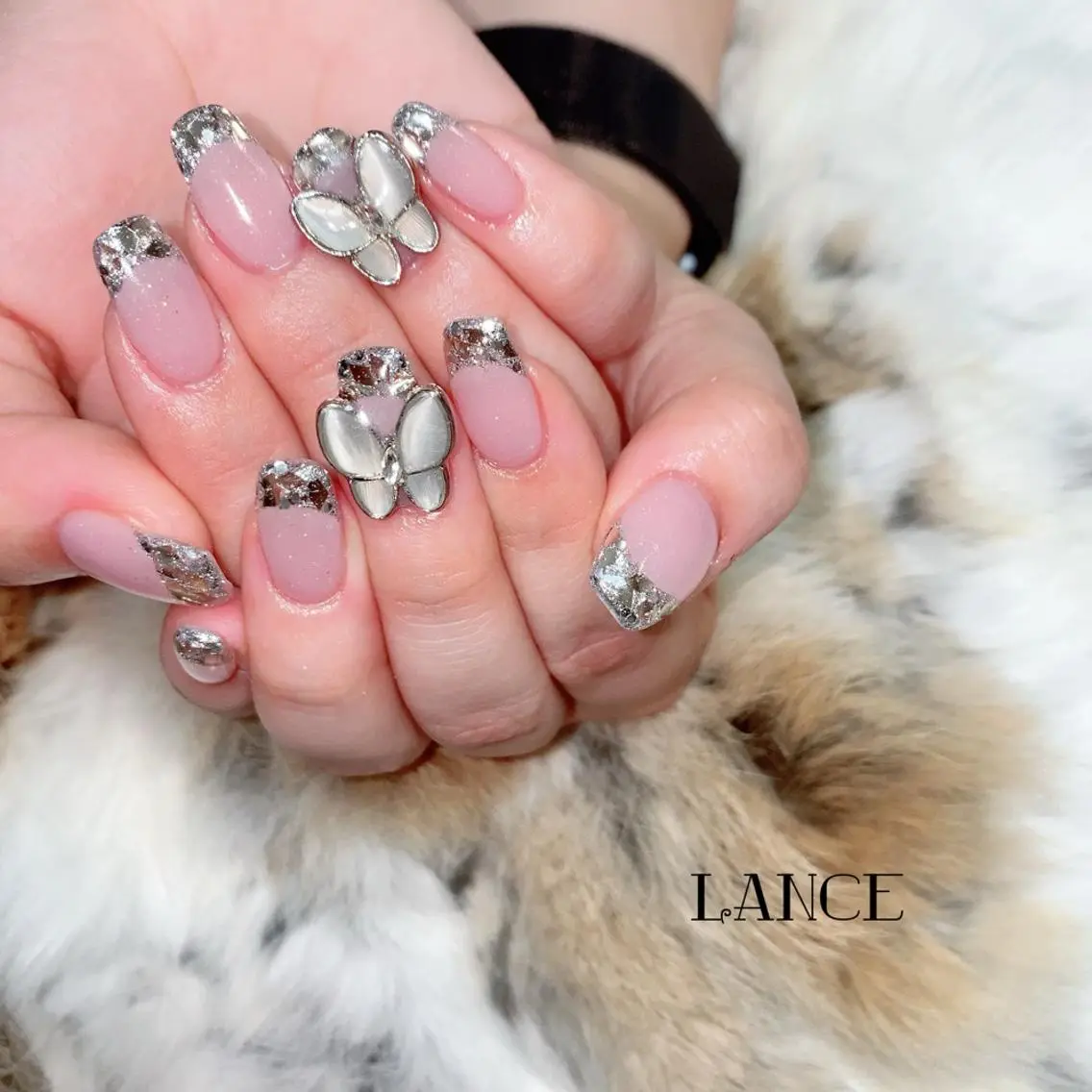 ミディアム ネイル オーロラネイル フットネイル フレンチネイル グラデーション キラキラネイル ハンドネイル Lance nailのネイルデザイン