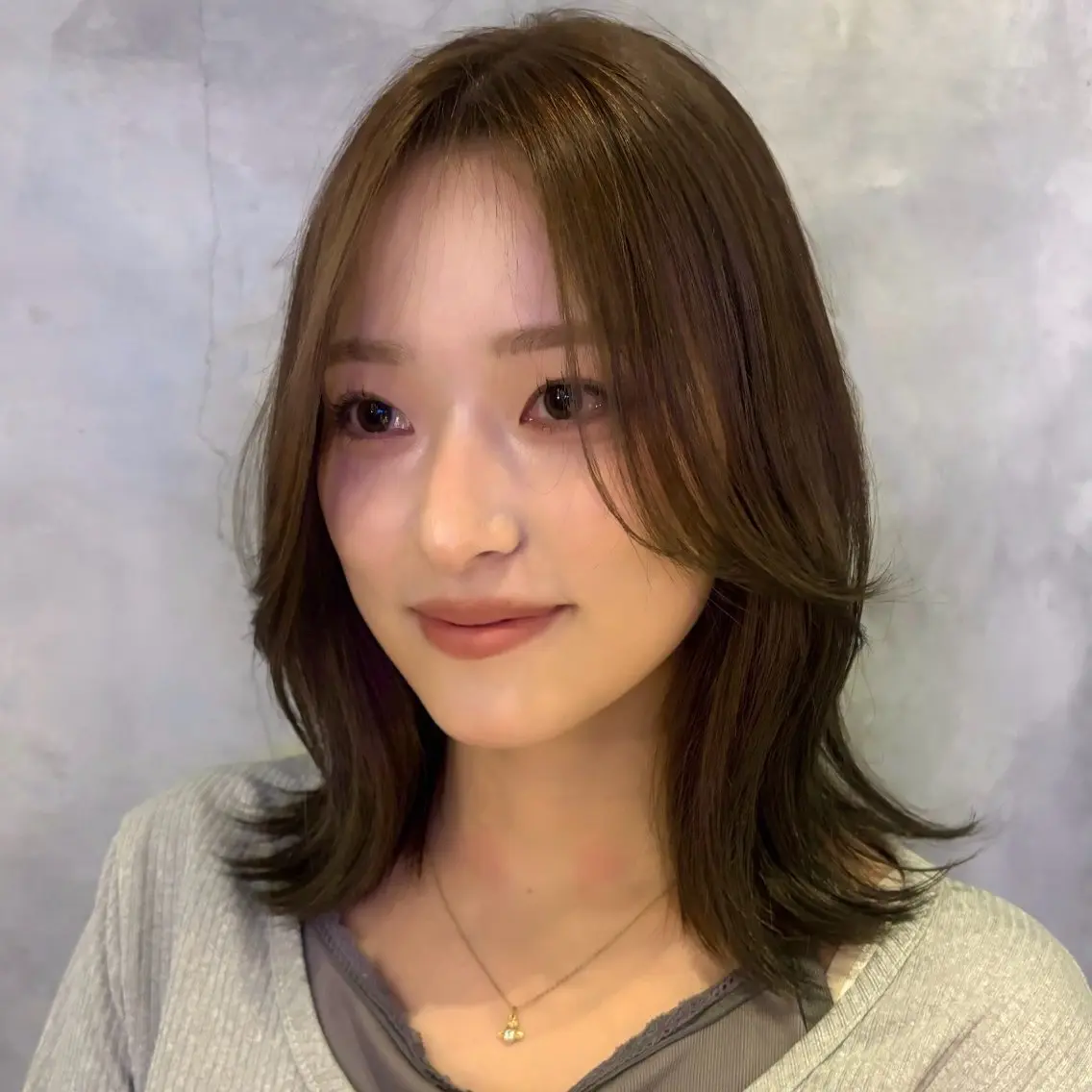 ミディアム カラー ベージュカラー 透明感カラー オリーブベージュ レイヤーカット カット ヘアカラー トリートメント 顔まわり🥨レイヤー /透明感/水口舞奈のヘアスタイル