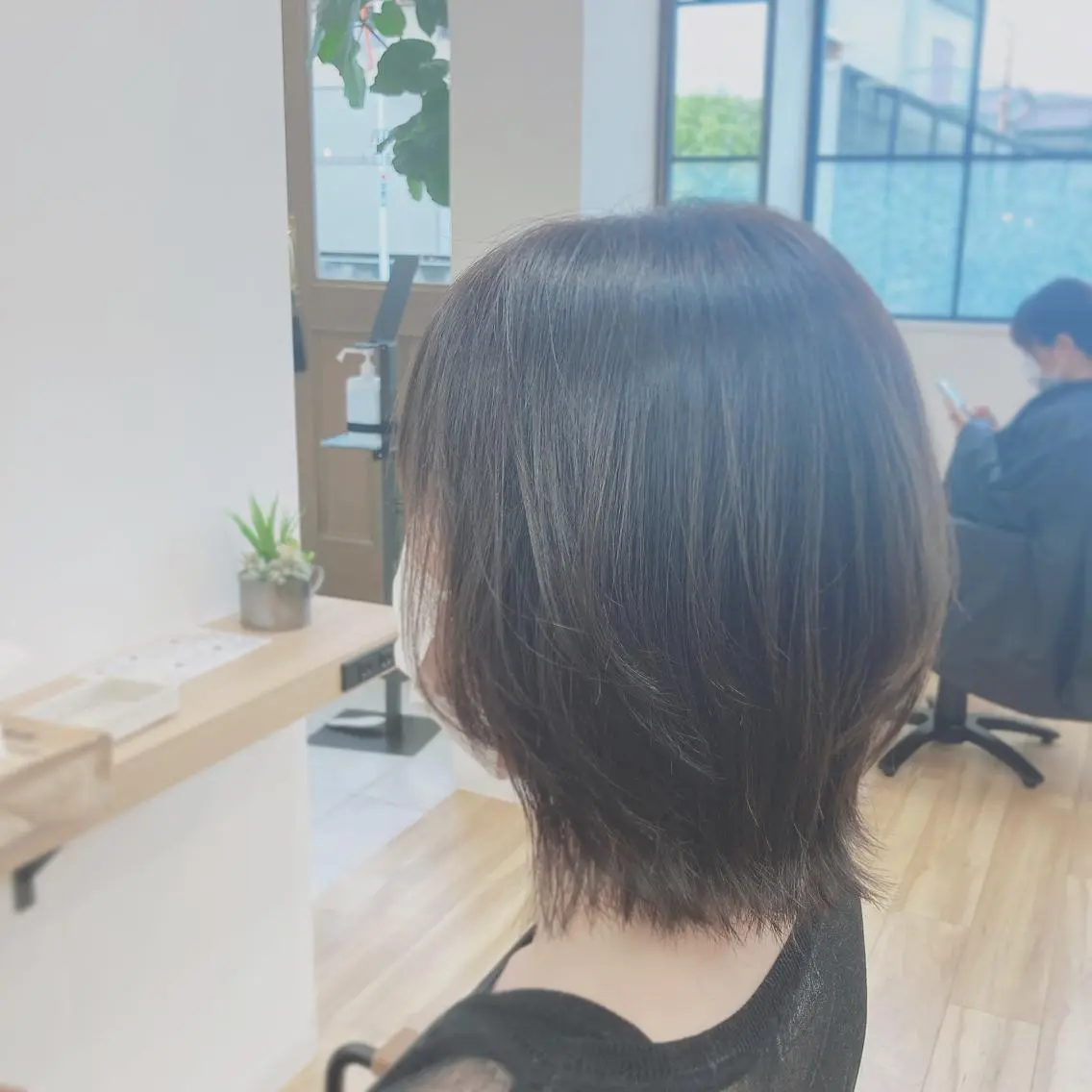 ミディアム カラー ボブ 神田 菜々子のヘアスタイル
