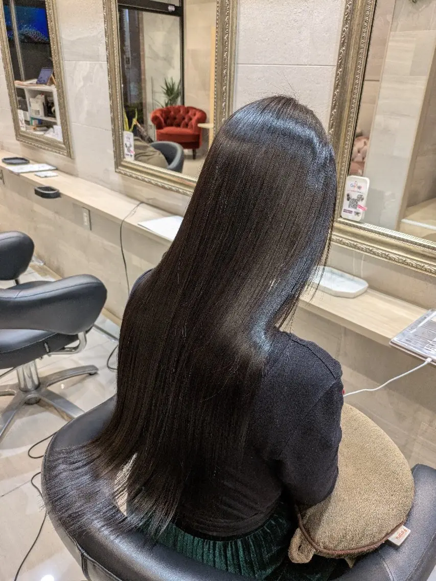 ロング 富岡輝/横浜天王町 ブリーチのヘアスタイル