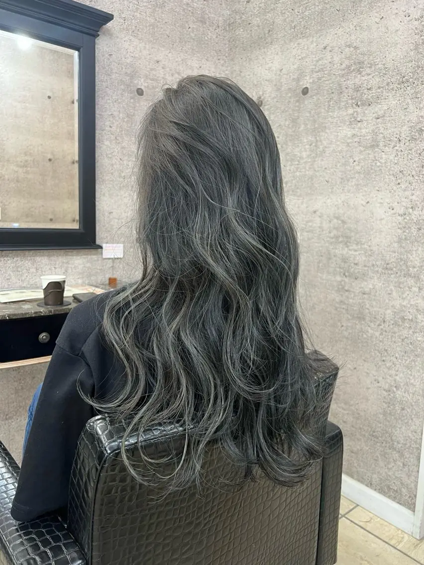 ロング ハイライト ヘアカラー トリートメント MAYU / Raf.のヘアスタイル