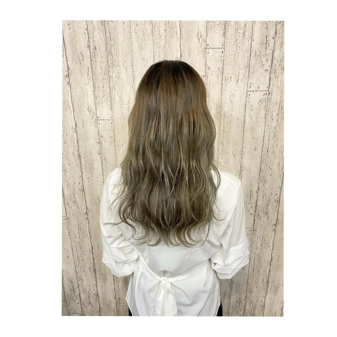 ロング カラー バレイヤージュ ブロンド デザインカラー ハイライトカラー ハイトーンカラー 勝河 怜楊のヘアスタイル