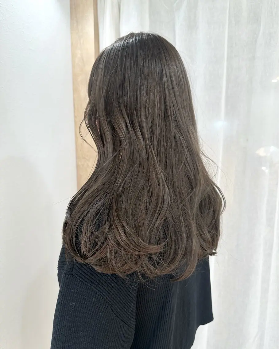ロング カラー カット ヘアカラー トリートメント TRENCH 相澤 果歩のヘアスタイル