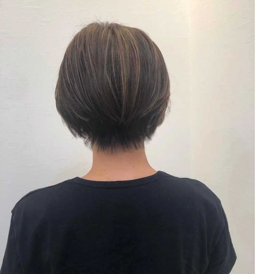 ショート カラー ツノガイ エリのヘアスタイル