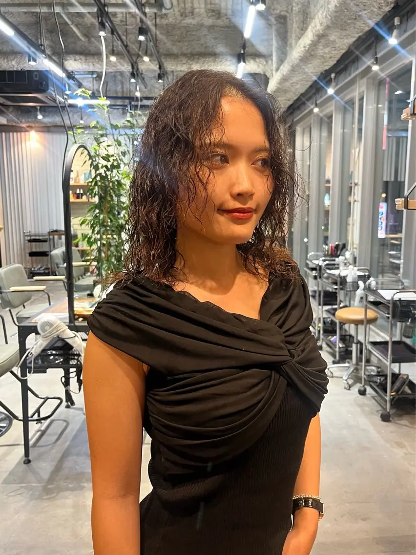 ミディアム パーマ 外国人風レイヤー 髪質改善Yukiのヘアスタイル